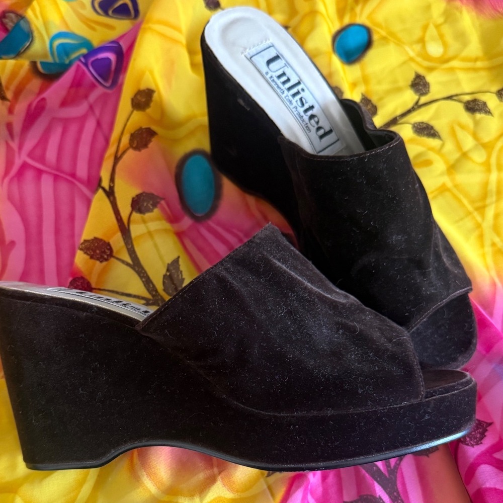 Unlisted Kenneth Cole Dark Brown Velvet Platform Wedge Slide Sandals 6.5 45629